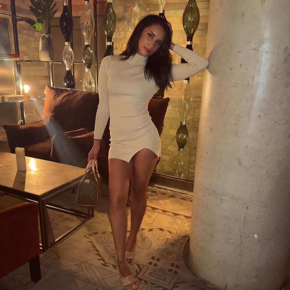 Long sleeve mini dress w/ slit